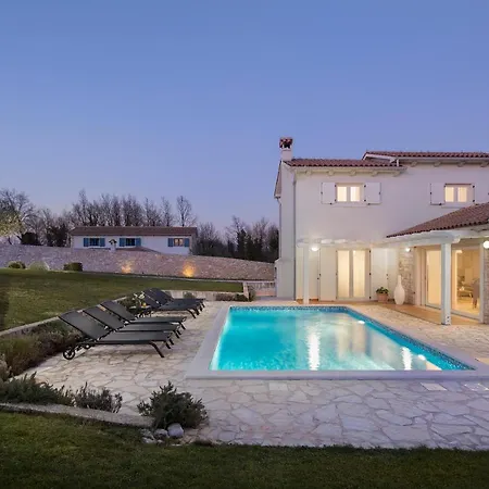 Villa Novena Ii *